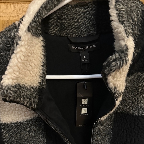 NWT Banana Republic Black and Cream Fleece Vest - Size L - Picture 2 of 3